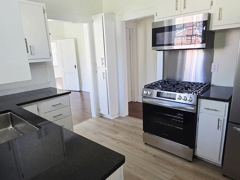 729 E 40th St #1 — Photo 11