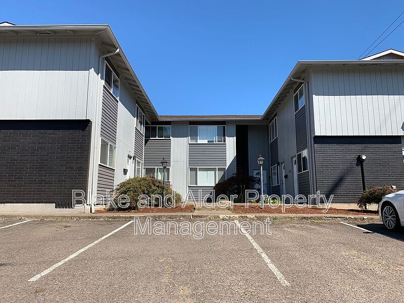 1st image of 834 SE 42nd Ave