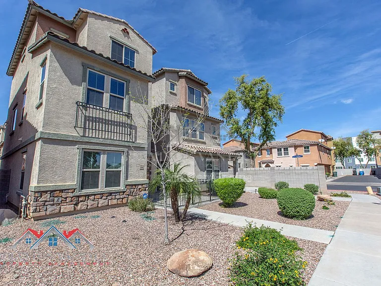 2218 N 77th Dr — Photo 1