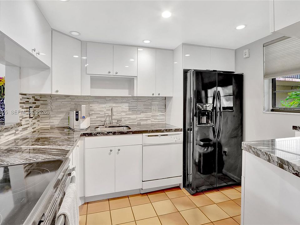 1st image of 10525 SW 112th Ave APT 117