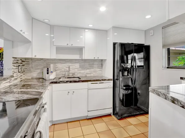 10525 SW 112th Ave APT 117, Miami, FL 33176