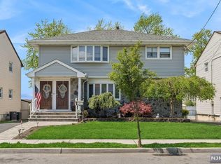 683 9th St, Secaucus, NJ 07094