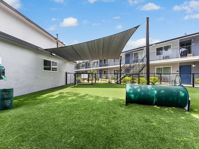 The Circle Apartments at Long Beach — Photo 33