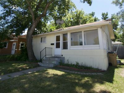920 Valley St SE, Minot, ND, 58701