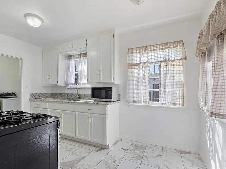 1429 Ellsmere Ave — Photo 7
