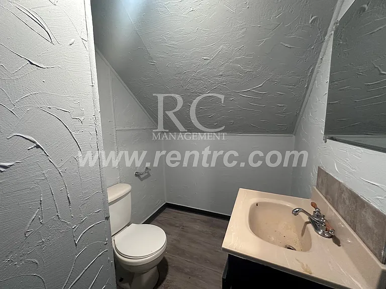 33 Bismark St — Photo 6