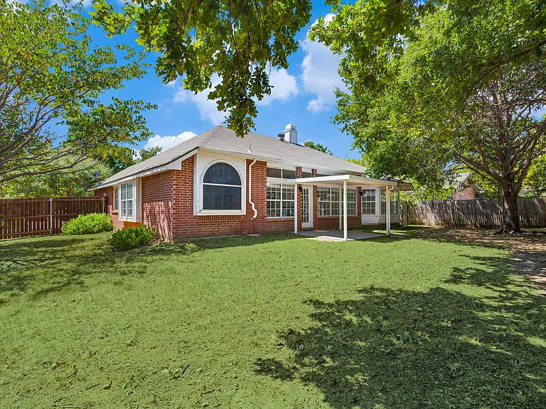 2112 Carriage Hl — Photo 16