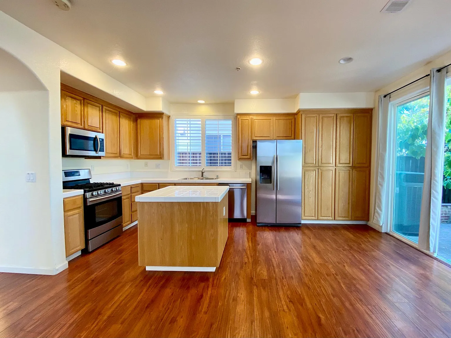 7315 Carter Ave — Photo 2