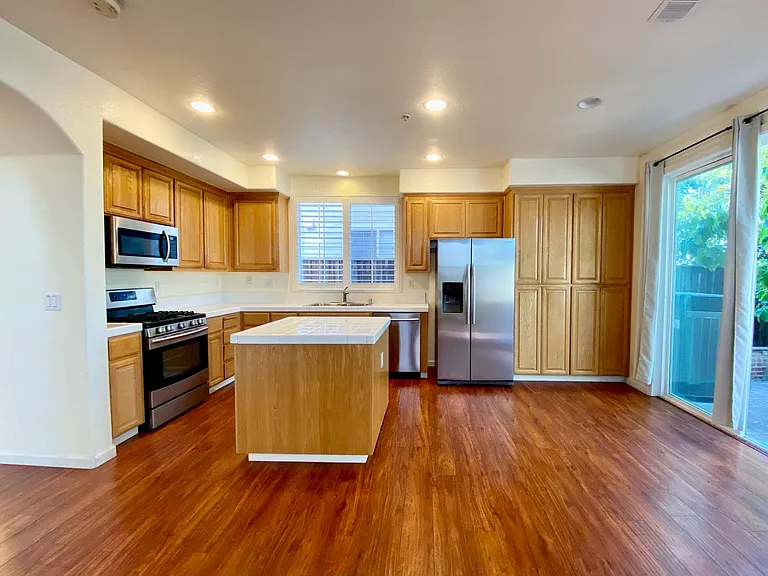 7315 Carter Ave — Photo 2