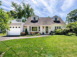 94 Shadyside Ave, Port Washington, NY 11050