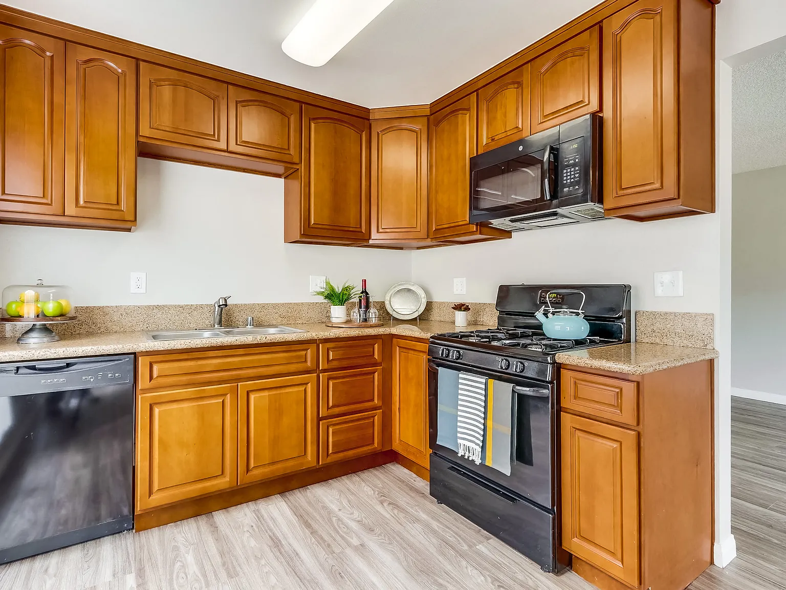 Le Mar Apartments — Photo 4
