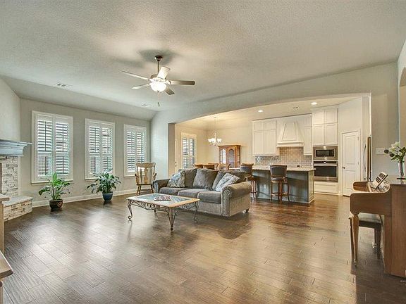 2nd image of 433 Garden Tree Trl