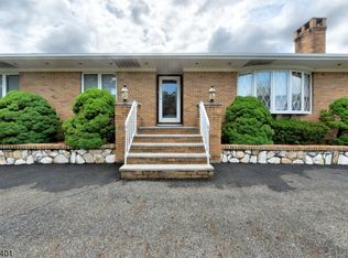 26 Liberty Ridge Trl, Totowa, NJ 07512