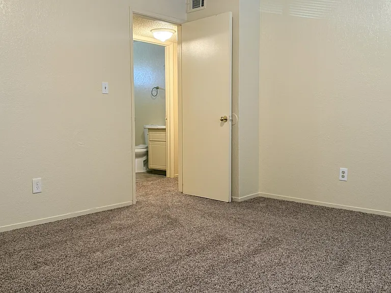 2591 Glen Ave — Photo 17