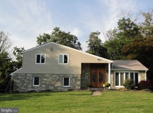 835 Red Wing Ln, Huntingdon Valley, PA 19006