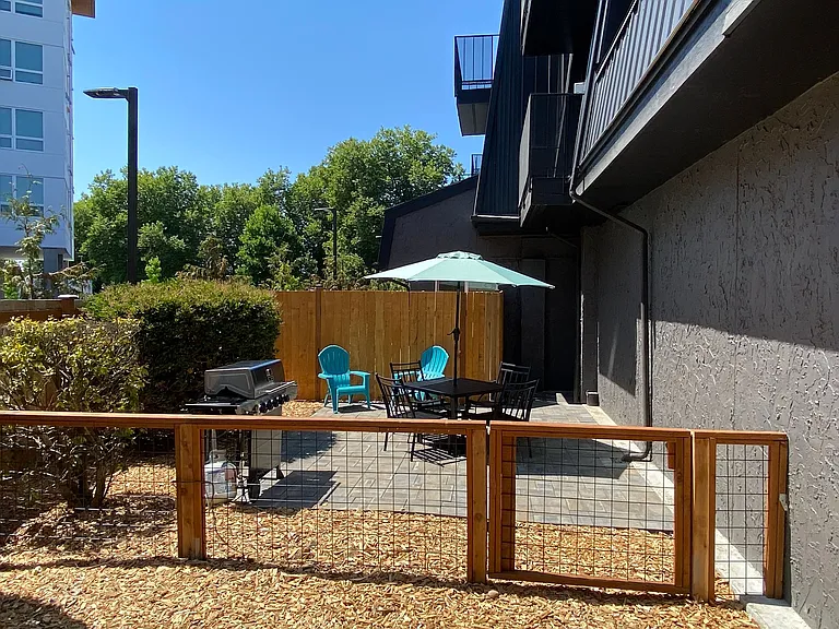 Burnett on the Park Apartments — Photo 13