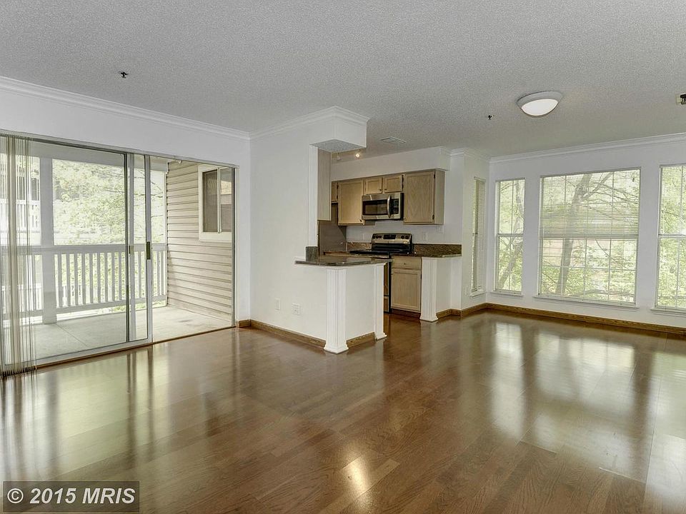 1st image of 1504 Lincoln Way APT 306