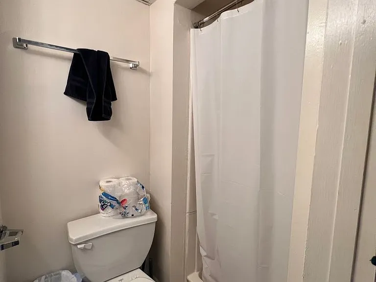 Morris Apartments — Photo 18