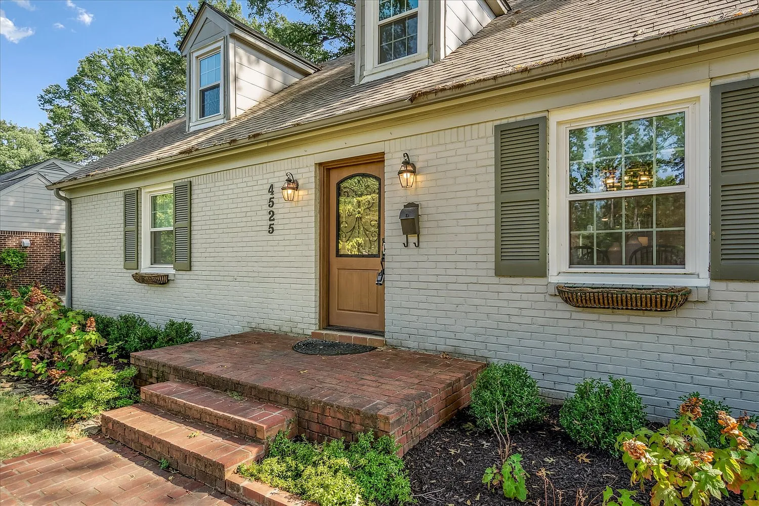 4 bed, 3260 sqft, $3,400 — Photo 4