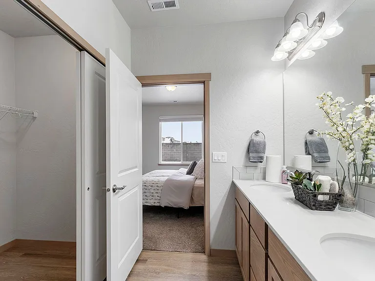 1288 Sq Ft Primary Bathroom