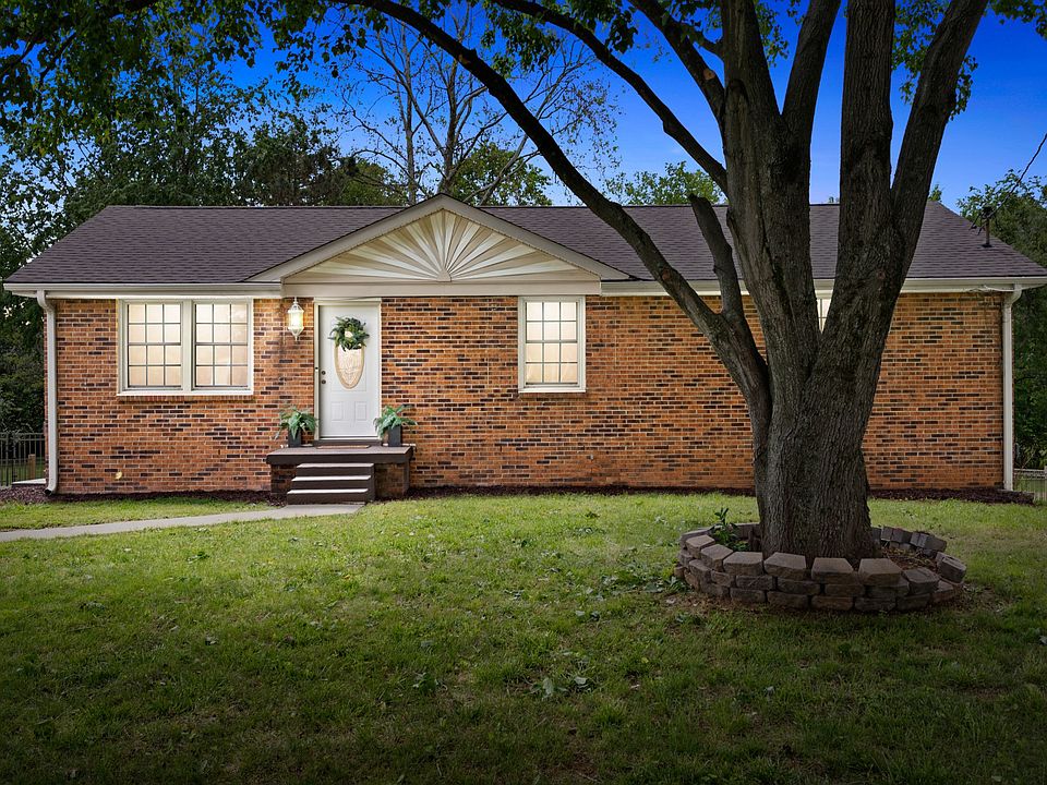 1st image of 810 Prescott Dr