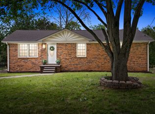 810 Prescott Dr, Clarksville, TN 37042