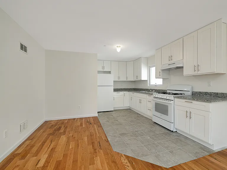14 Girard St #B — Photo 4
