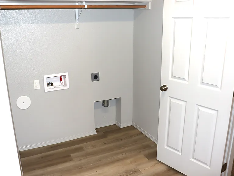 17546 Mountain Springs Ave — Photo 13