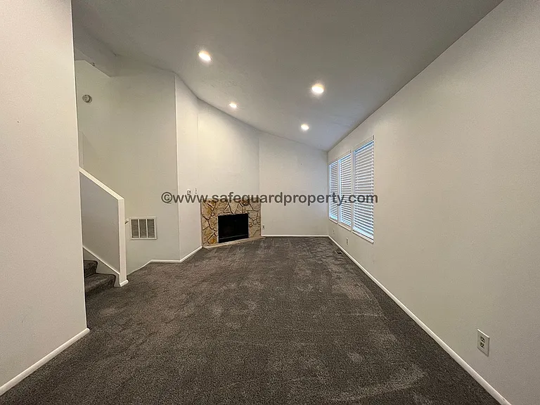 1906 E Jeremy Ct — Photo 6