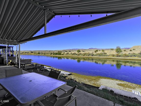 3rd image of 454 E Riverfront Dr