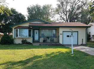 725 N McLaughlin Dr, Valley Center, KS 67147
