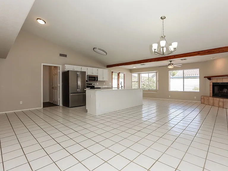 1922 E Cortez Dr — Photo 5