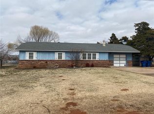 1129 S Snyder Dr, Mustang, OK 73064