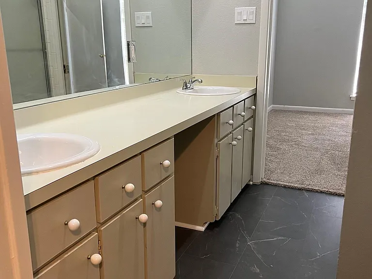 311 Hampton Ct — Photo 14