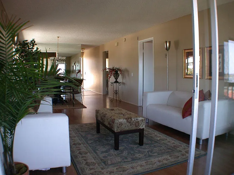2514 Clairemont Dr #305 — Photo 4