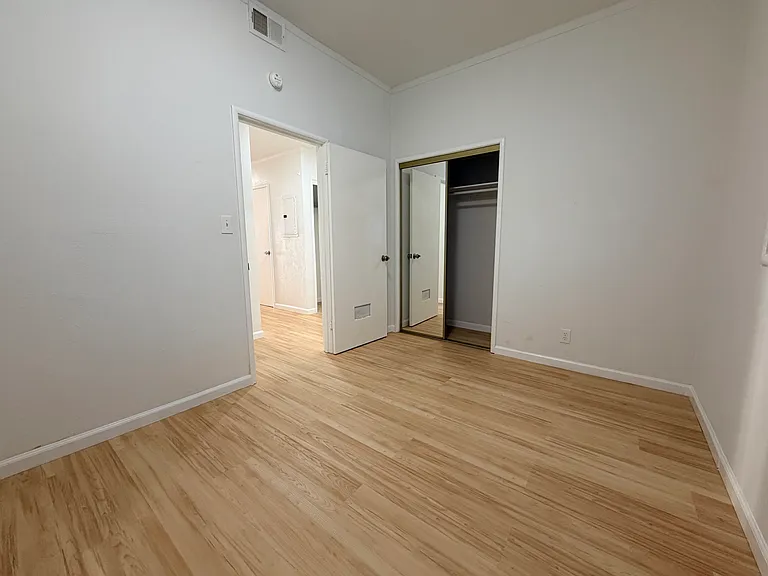 2832 Summit St #2 — Photo 17