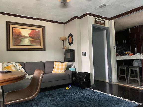 Open Livingroom and kitchen 