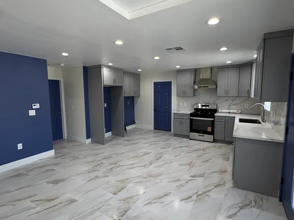 2425 W Orange Ave #B, Anaheim, CA 92804