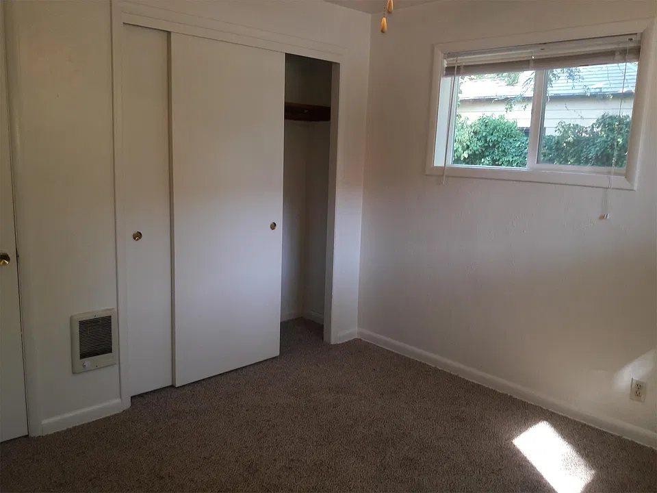 Bedroom (smaller)