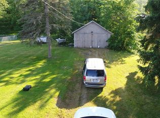 7062 Lakeshore Rd, Cicero, NY 13039