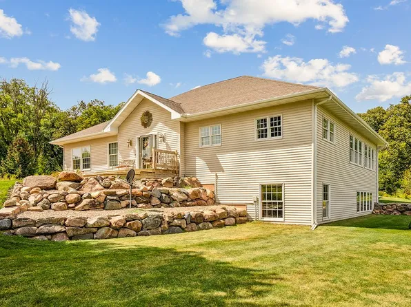 1711 220th St, Waverly, IA 50677