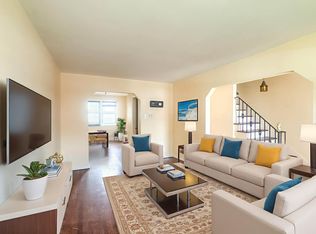 8430 260th St, Floral Park, NY 11001