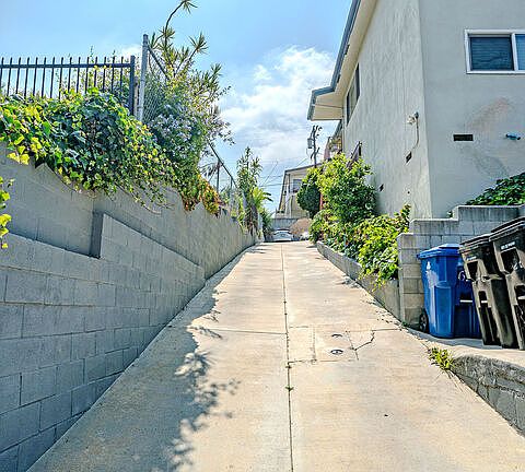 5th image of 626 N La Fayette Park Pl