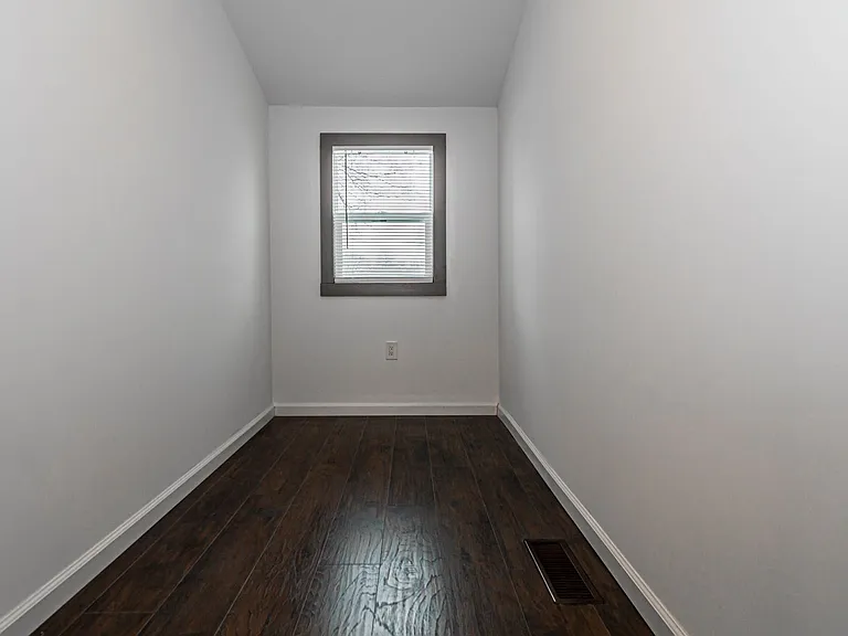 214 W Walnut St — Photo 11
