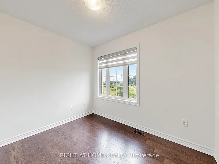 90 Laing Dr — Photo 43