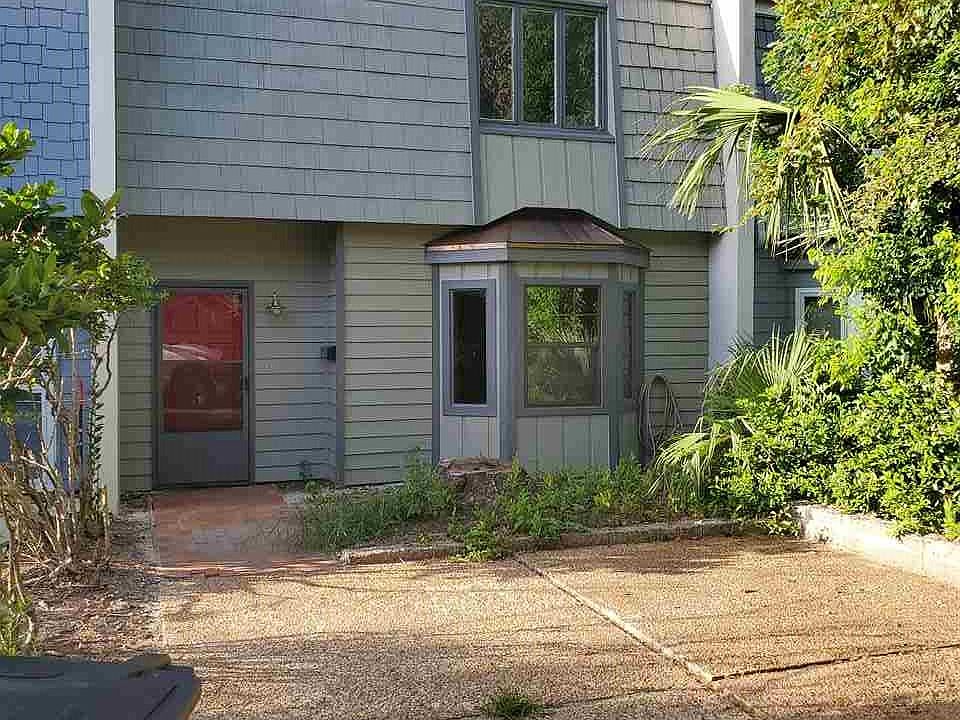 1st image of 133 Oak St APT 8