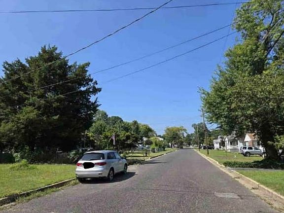 Exterior Neighborhood (street photo)