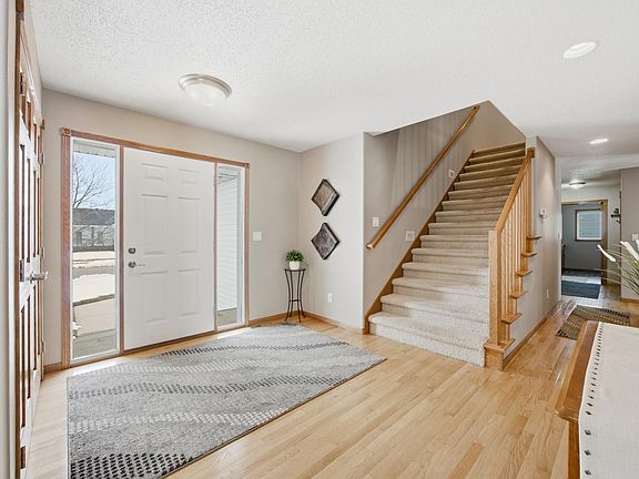 5th image of 1816 Queensbury St