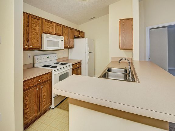 5th image of 9106 Hawthorne Pointe Dr Unit 204