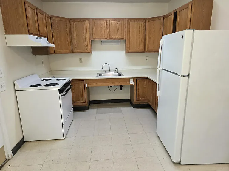 18 Main St #10 — Photo 14